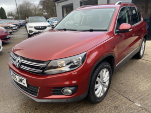 2015 Volkswagen Tiguan 2.0 Tdi Bluemotion Tech Match DSG 4WD in Red — image 2