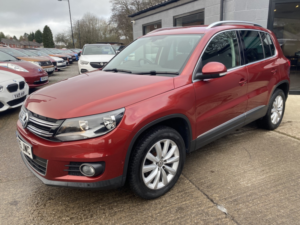 2015 Volkswagen Tiguan 2.0 Tdi Bluemotion Tech Match DSG 4WD in Red — image 3