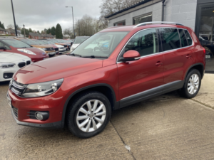 2015 Volkswagen Tiguan 2.0 Tdi Bluemotion Tech Match DSG 4WD in Red — image 4
