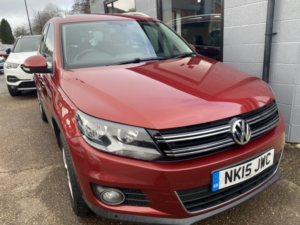 2015 Volkswagen Tiguan 2.0 Tdi Bluemotion Tech Match DSG 4WD in Red — image 5