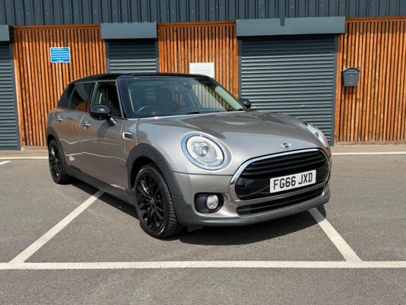 2016 MINI Clubman 1.5 Cooper Euro 6 (s/s) 6dr in Silver — image 1