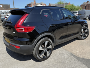 2021 Volvo Xc40 1.5 R-Design T4 Plug-In Hybrid Fwd in Black — image 3