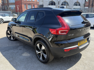 2021 Volvo Xc40 1.5 R-Design T4 Plug-In Hybrid Fwd in Black — image 4