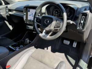 2021 Volvo Xc40 1.5 R-Design T4 Plug-In Hybrid Fwd in Black — image 6