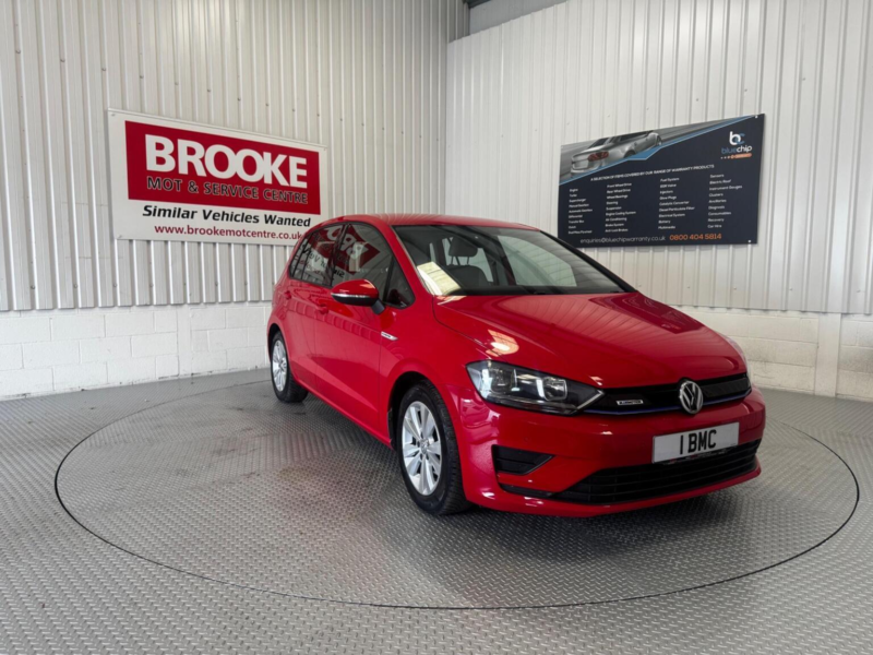 2017 Volkswagen Golf Sv 1.0 Tsi Se Bluemotion Euro 6 (s/s) 5dr in Red — image 1