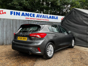 2018 Ford Focus 1.0t Ecoboost Titanium Euro 6 (s/s) 5dr in Grey — image 2