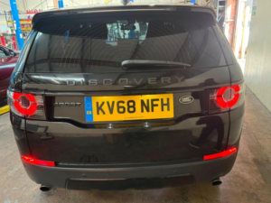 2018 Land Rover Discovery Sport 2.0 Td4 Se Tech Auto 4WD Euro 6 (s/s) 5dr in Black — image 5