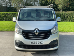 2016 Renault Trafic 1.6 Dci 27 Sport Nav Swb Standard Roof Euro 6 5dr in Silver — image 2