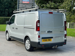 2016 Renault Trafic 1.6 Dci 27 Sport Nav Swb Standard Roof Euro 6 5dr in Silver — image 5