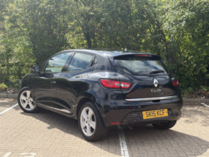 2015 Renault Clio 1.2 Dynamique Medianav 1.2 16v 75 in Black — image 2
