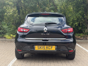 2015 Renault Clio 1.2 Dynamique Medianav 1.2 16v 75 in Black — image 5