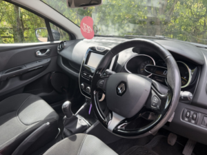 2015 Renault Clio 1.2 Dynamique Medianav 1.2 16v 75 in Black — image 6