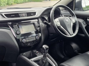 2016 Nissan Qashqai 1.2 Dig-T Tekna SUV 5dr Petrol Manual 2WD Euro 6 (s/s) (115 Ps) in Silver — image 2