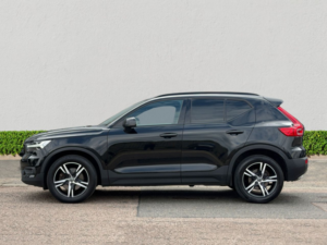 2018 Volvo Xc40 2.0 T5 R-Design SUV 5dr Petrol Auto AWD Euro 6 (s/s) (247 Ps) in Black — image 4