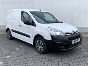2018 Citroen Berlingo 1.6 Bluehdi Enterprise in White — image 3