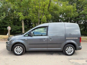 2016 Volkswagen Caddy 2.0 Tdi C20 Bluemotion Tech Highline Swb Euro 6 (s/s) 5dr in Grey — image 4
