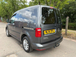 2016 Volkswagen Caddy 2.0 Tdi C20 Bluemotion Tech Highline Swb Euro 6 (s/s) 5dr in Grey — image 5
