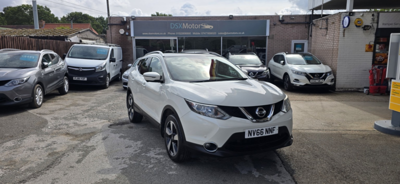 2016 Nissan Qashqai 1.5 Dci N-Connecta in White — image 1