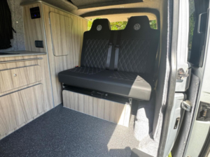 2014 Volkswagen Transporter in Silver — image 5