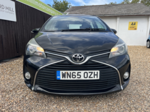 2015 Toyota Yaris 1.3 Dual Vvt-I Icon in Black — image 2