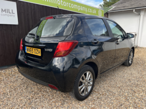 2015 Toyota Yaris 1.3 Dual Vvt-I Icon in Black — image 5
