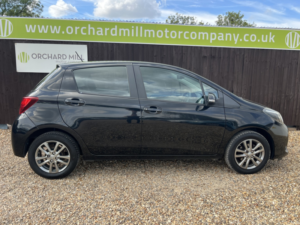 2015 Toyota Yaris 1.3 Dual Vvt-I Icon in Black — image 6
