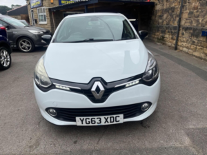 2013 Renault Clio 1.2 16v Dynamique Medianav Euro 5 5dr in White — image 2