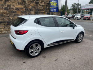 2013 Renault Clio 1.2 16v Dynamique Medianav Euro 5 5dr in White — image 4