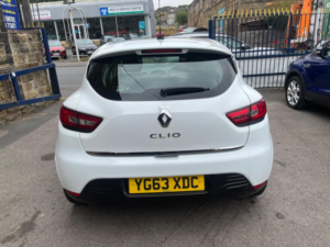 2013 Renault Clio 1.2 16v Dynamique Medianav Euro 5 5dr in White — image 5