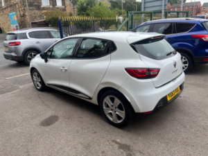 2013 Renault Clio 1.2 16v Dynamique Medianav Euro 5 5dr in White — image 6
