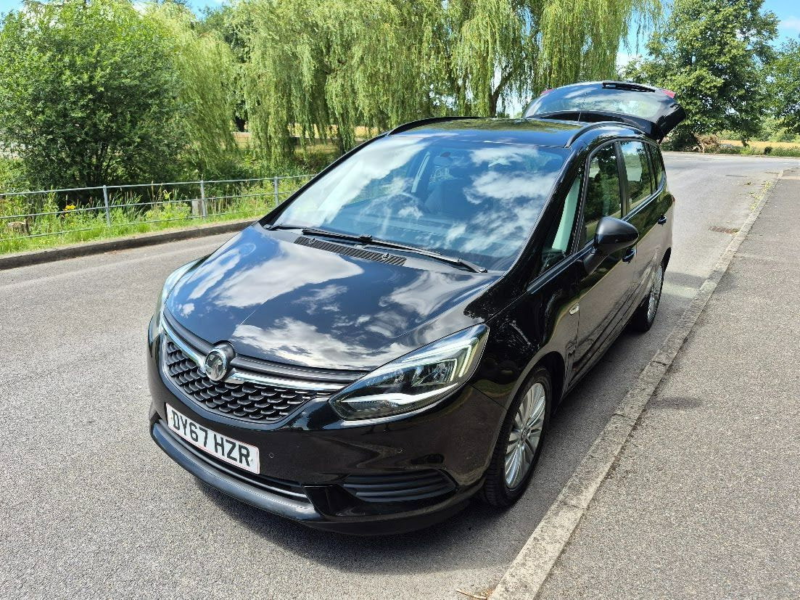 2017 Vauxhall Zafira Tourer 1.4i Turbo Design MPV 5dr Petrol Manual Euro 6 (140 Ps) in Multicolour — image 1