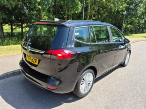 2017 Vauxhall Zafira Tourer 1.4i Turbo Design MPV 5dr Petrol Manual Euro 6 (140 Ps) in Multicolour — image 5