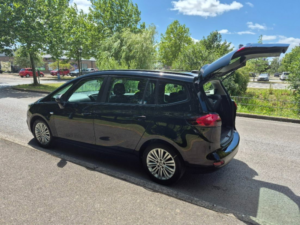 2017 Vauxhall Zafira Tourer 1.4i Turbo Design MPV 5dr Petrol Manual Euro 6 (140 Ps) in Multicolour — image 6