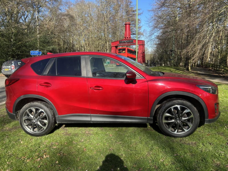 2017 Mazda Cx-5 2.2 Skyactiv-D Sport Nav in Red — image 1