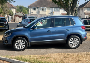 2015 Volkswagen Tiguan 2.0 Tdi Bluemotion Tech Match 4motion in Blue — image 4