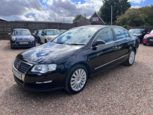 2009 Volkswagen Passat 2.0 Tdi Highline Euro 5 4dr in Black — image 4