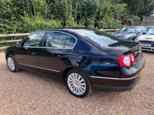 2009 Volkswagen Passat 2.0 Tdi Highline Euro 5 4dr in Black — image 5