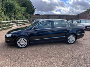 2009 Volkswagen Passat 2.0 Tdi Highline Euro 5 4dr in Black — image 6