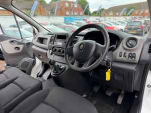 2015 Renault Trafic 1.6 Dci 27 Business Swb Standard Roof Euro 5 5dr in White — image 2