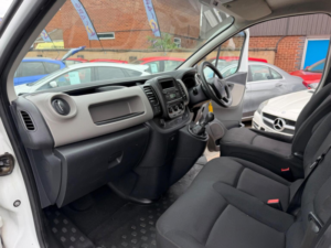 2015 Renault Trafic 1.6 Dci 27 Business Swb Standard Roof Euro 5 5dr in White — image 3
