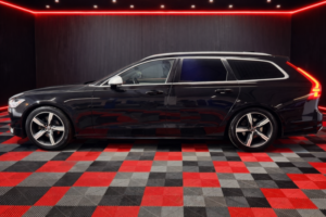 2018 Volvo V90 2.0 R-Design D4 in Black — image 3