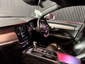 2018 Volvo V90 2.0 R-Design D4 in Black — image 4