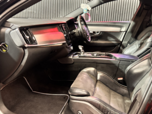 2018 Volvo V90 2.0 R-Design D4 in Black — image 6
