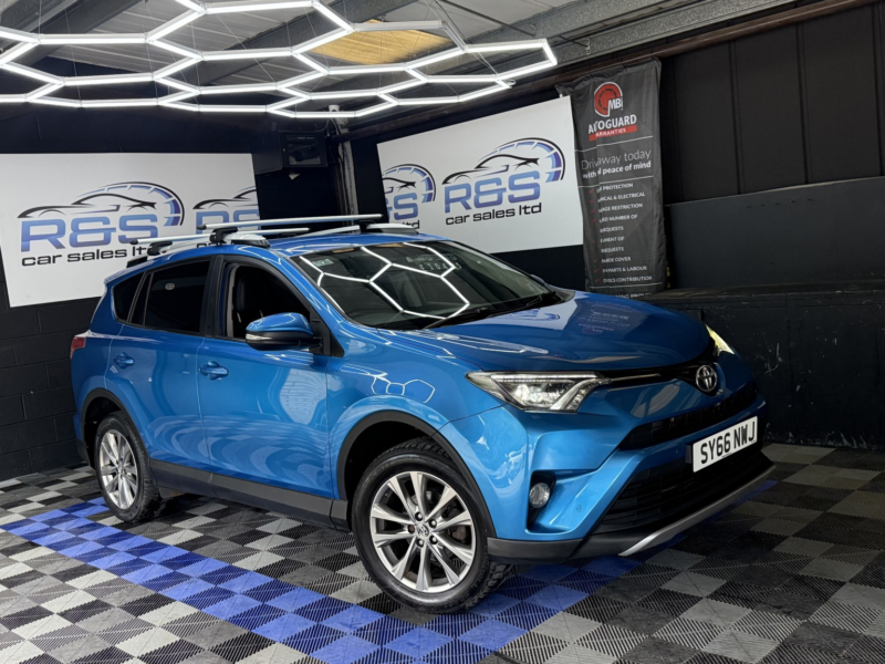 2016 Toyota Rav4 2.0 V-Matic Excel in Blue — image 1