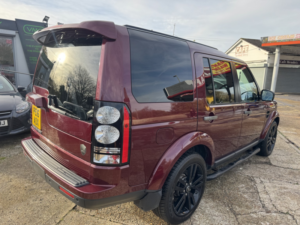 2016 Land Rover Discovery 3.0 Sd V6 Se in Red — image 3