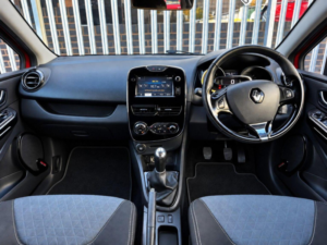 2014 Renault Clio 0.9 Tce Dynamique S Medianav Euro 5 (s/s) 5dr in Red — image 3