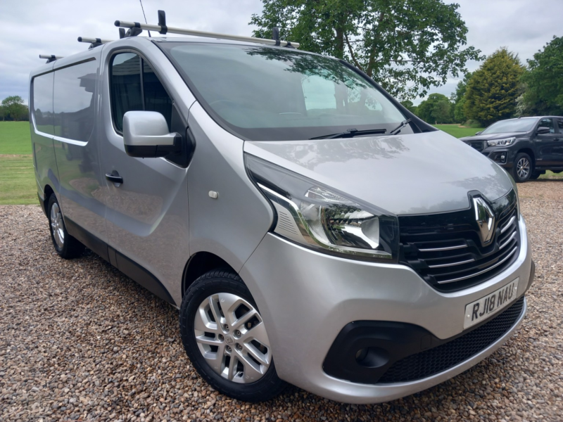 2018 Renault Trafic 1.6 Sl27 Dci 120 Sport Nav Euro 6 in Silver — image 1