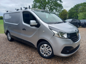 2018 Renault Trafic 1.6 Sl27 Dci 120 Sport Nav Euro 6 in Silver — image 2