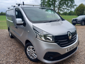 2018 Renault Trafic 1.6 Sl27 Dci 120 Sport Nav Euro 6 in Silver — image 3