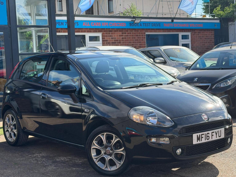 2016 Fiat Punto 1.2 Easy + Euro 6 5dr in Black — image 1